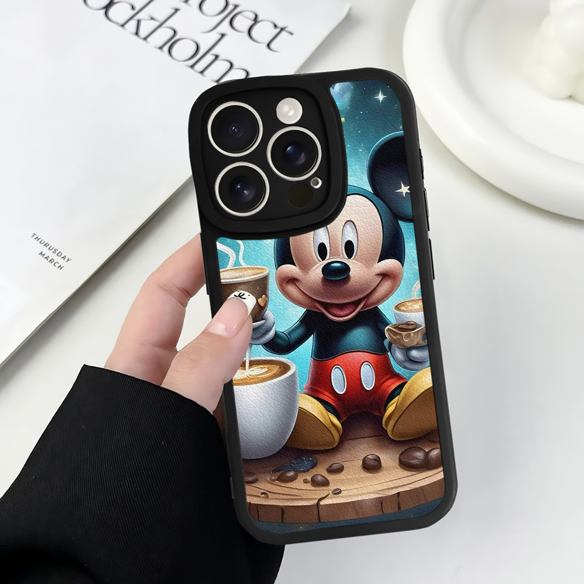 （画像用） ミッキーマウス Mickey Mouse 【iPhone 16シリーズ対応】シリコンスマホケース（レザー調） 材質：シリコン